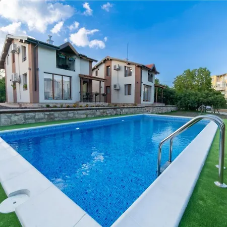 Smokinite 2 - Pool And Bbq Near The * Βάρνα